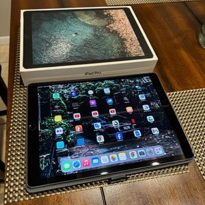 iPad Pro 12.9-inch WiFi 256GB space gray (2nd gen)